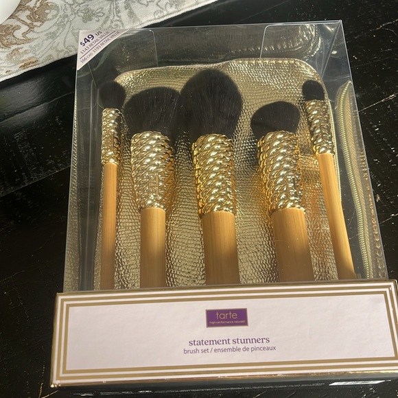 Brand new tarte statement stunners brush set - Picture 3 of 3